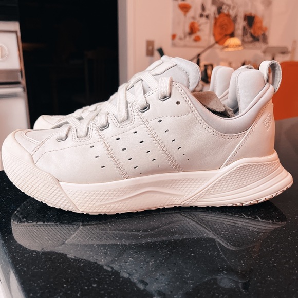 🔥DECKERS RUNNING SHOR🔥 - Picture 2 of 6